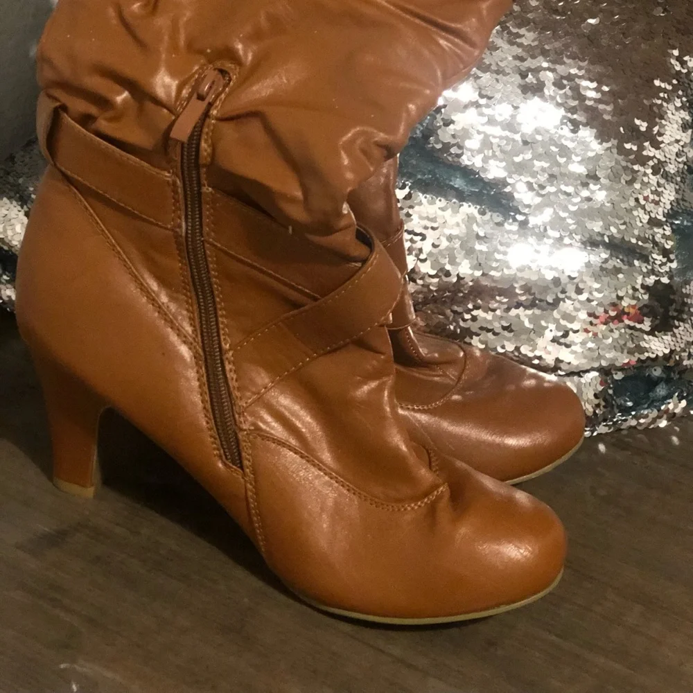 Boot - Picture 2 of 2